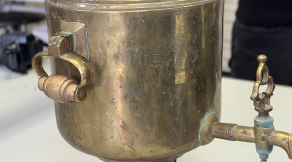 Старинный самовар, изъятый в аэропорту Кольцово(2026)|Фото: пресс-служба Уральского таможенного управления