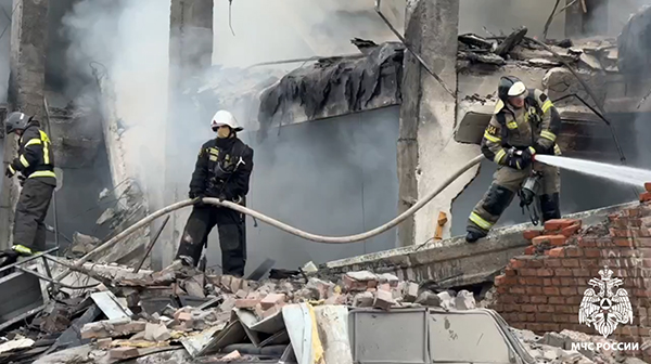 Спасатели на месте взрыва и пожара на улице Партизанская во Владикавказе(2026)|Фото: скриншот с видео ГУ МЧС России по Республике Северная Осетия