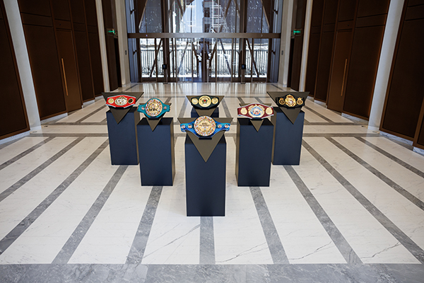 Чемпионские пояса боксера Дмитрия Бивола в Екатеринбурге(2026)|Фото: Андрей Фомин