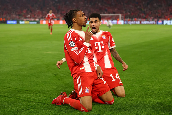 Майкл Олисе и Луис Диас в составе "Баварии"(2026)|Фото: Chris Brunskill / Fantasista / Getty Images