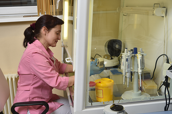 Сотрудники лаборатории Центра детской онкологии и гематологии ОДКБ Екатеринбурга(2026)|Фото: Благотворительный фонд "Дети России"