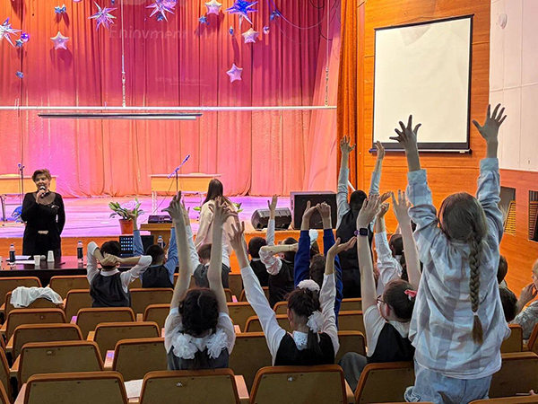 Волонтеры Алексея Вихарева на конкурсе чтецов для юных брайлистов в Верхней Пышме(2026)|Фото: Волонтерский центр Алексея Вихарева