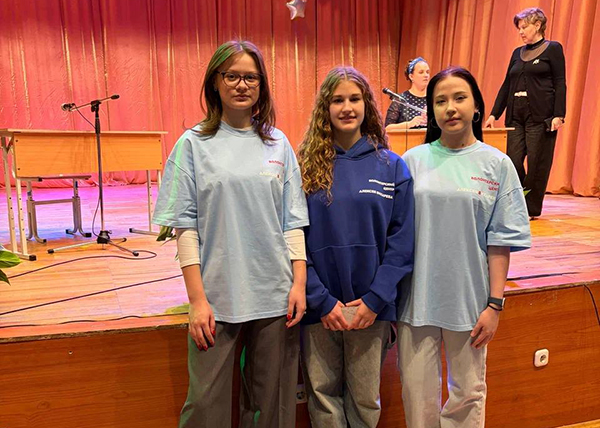 Волонтеры Алексея Вихарева на конкурсе чтецов для юных брайлистов в Верхней Пышме(2026)|Фото: Волонтерский центр Алексея Вихарева