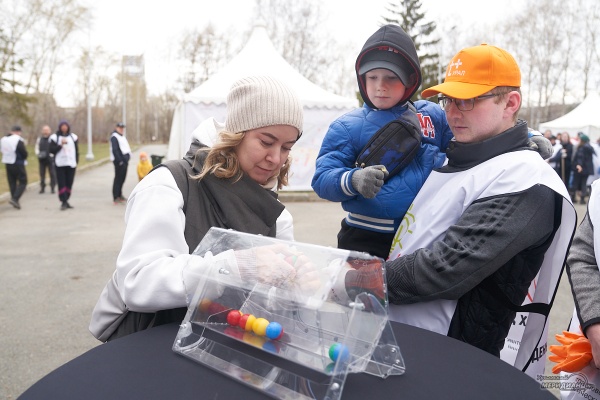 Субботник в парке на улице Чкалова(2026)|Фото: Уральский меридиан, Лидия Аникина