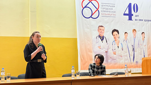 Руководитель Центральной городской клинической больницы №6 Екатеринбурга Ангелия Милащенко и министр здравоохранения Свердловской области Татьяна Савинова(2026)|Фото: пресс-служба Минздрава Свердловской области