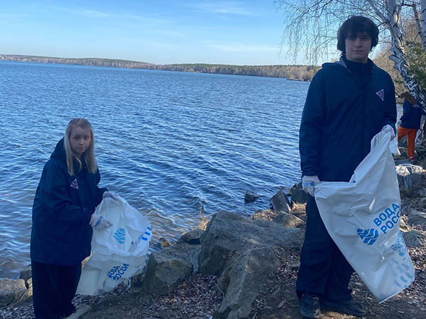 Акция по уборке водоемов "Вода России" в Екатеринбурге(2026)|Фото: Зиннур Гайфуллин