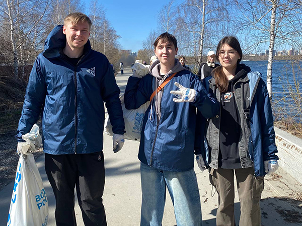 Акция по уборке водоемов "Вода России" в Екатеринбурге(2026)|Фото: Зиннур Гайфуллин