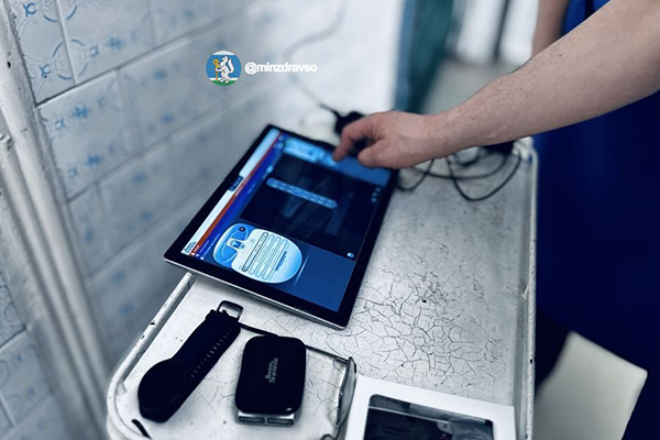 Установка нейростимулятора для устранения боли бойцу СВО свердловскими врачами(2026)|Фото: пресс-служба Минздрава Свердловской области