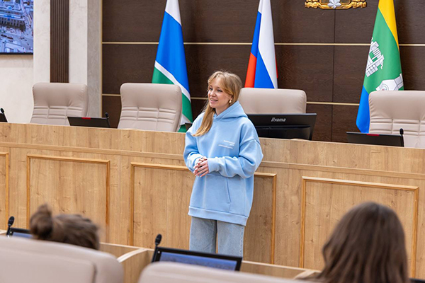 Волонтерский центр Алексея Вихарева организовал экскурсию для детей в Екатеринбургскую городскую думу(2026)|Фото: Волонтерский центр Алексея Вихарева