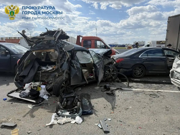 Авария на МКАДе, где "КамАЗ" протаранил 14 автомобилей, стоявших в пробке(2026)|Фото: пресс-служба прокуратуры Москвы
