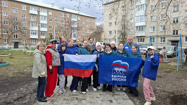 Волонтеры Алексея Вихарева на Всероссийском субботнике в Ирбите(2026)|Фото: Волонтерский центр Алексея Вихарева