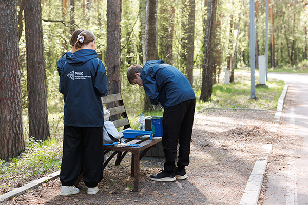 Субботник на территории Шарташского лесопарка в Екатеринбурге(2026)|Фото: Андрей Фомин