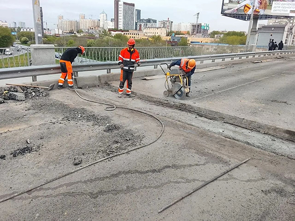 Ремонт Малышевского моста в Екатеринбурге(2026)|Фото: telegram-канал "Екатеринбург. Главное" / t.me/ekatglavnoe
