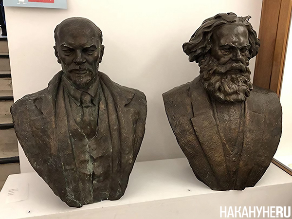 Бюсты Ленина и Маркса в музее Югославии в Белграде(2019)|Фото: Накануне.RU Бюсты Ленина и Маркса в музее Югославии в Белграде(2019)|Фото: Накануне.RU