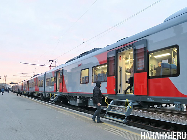 Скоростной поезд "Ласточка" на станции в Перми(2018)|Фото: Накануне.RU Скоростной поезд "Ласточка" на станции в Перми(2018)|Фото: Накануне.RU