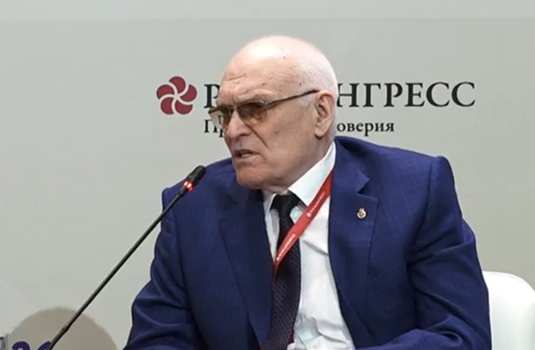 Ректор Санкт-Петербургского горного университета Владимир Литвиненко на ПМЭФ-2026(2026)|Фото: скриншот с трансляции ПМЭФ
