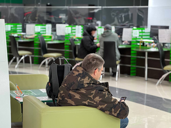 Прием клиентов в офисе АО "Спецавтобаза"(2026)|Фото: пресс-служба "Спецавтобазы"