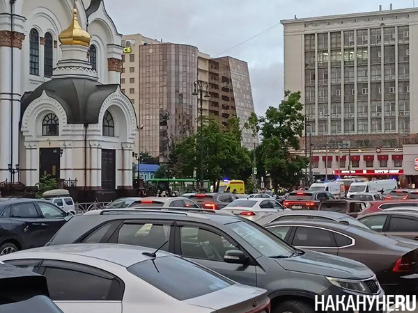 ДТП с автобусом, сбившим людей около храма Большой Златоуст в Екатеринбурге(2026)|Фото: Накануне.RU