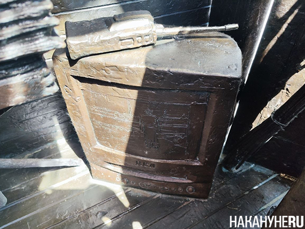 Памятник режиссеру Алексею Балабанову в Екатеринбурге(2026)|Фото: Накануне.RU Памятник режиссеру Алексею Балабанову в Екатеринбурге(2026)|Фото: Накануне.RU