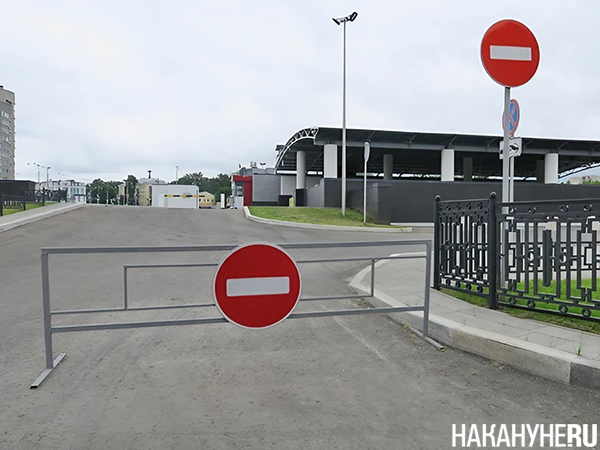 Знак "въезд запрещен" на парковке в Екатеринбурге(2018)|Фото: Накануне.RU Знак "въезд запрещен" на парковке в Екатеринбурге(2018)|Фото: Накануне.RU