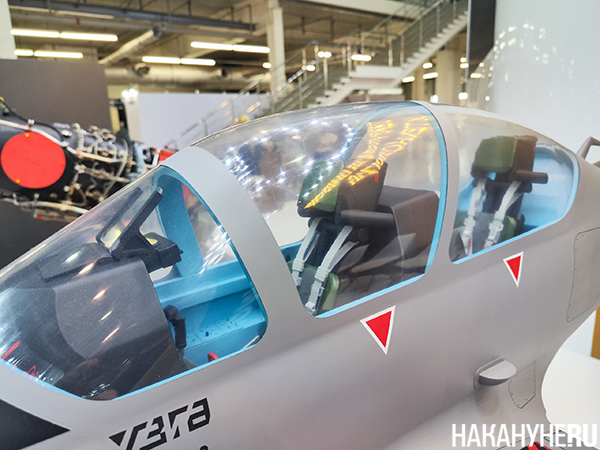 Макет самолета УТС-800 (разработан Уральским заводом гражданской авиации), представленный на промышленной выставке ИННОПРОМ в Екатеринбурге(2026)|Фото: Накануне.RU Макет самолета УТС-800 (разработан Уральским заводом гражданской авиации), представленный на промышленной выставке ИННОПРОМ в Екатеринбурге(2026)|Фото: Накануне.RU