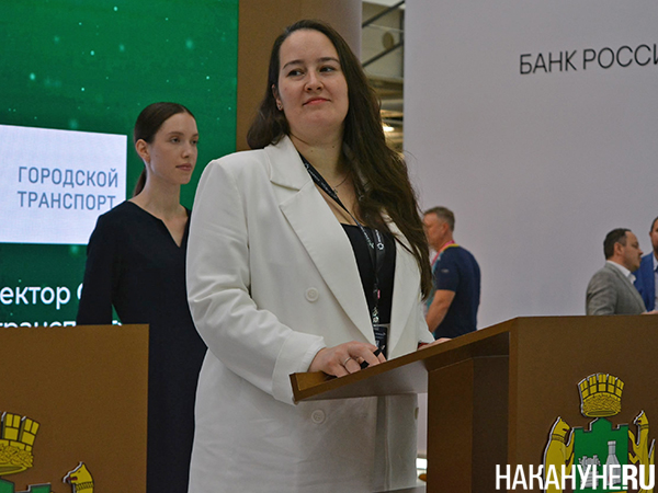 Подписание соглашения между администрацией Екатеринбурга и "ТМХ Городской транспорт" на "Иннопроме"(2026)|Фото: Накануне.RU