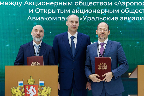 Подписание соглашения о строительстве нового ангара для российских самолетов между "Кольцово" и "Уральскими авиалиниями"(2026)|Фото: Юрий Ломакин