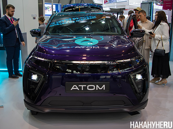 Электромобиль "Атом", представленный на стенде госкорпорации "Росатом" на промышленной выставке ИННОПРОМ в Екатеринбурге(2026)|Фото: Накануне.RU Электромобиль "Атом", представленный на стенде госкорпорации "Росатом" на промышленной выставке ИННОПРОМ в Екатеринбурге(2026)|Фото: Накануне.RU