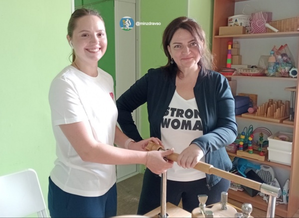 Процесс реабилитации Натальи Куевды из Екатеринбурга после травмы руки в Индии(2026)|Фото: Минздрав Свердловской области