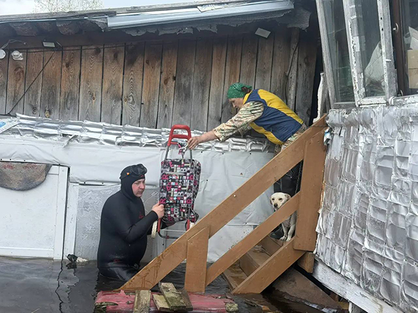Волонтерский центр Алексея Вихарева спасает людей в зоне подтопления в Ирбите и Ирбитском МО(2026)|Фото: Волонтерский центр Алексея Вихарева