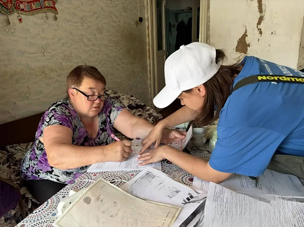 Волонтеры Алексея Вихарева консультируют жителей Ирбита, пострадавших от паводка(2026)|Фото: Волонтерский центр Алексея Вихарева Волонтеры Алексея Вихарева консультируют жителей Ирбита, пострадавших от паводка(2026)|Фото: Волонтерский центр Алексея Вихарева