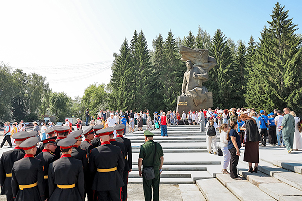 Открытие памятника Герою Советского Союза Николаю Ивановичу Кузнецову в Екатеринбурге(2026)|Фото: Алексей Варзегов