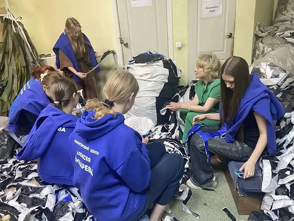 Изготовление маскировочных сетей и одежды бойцам СВО(2026)|Фото: социальные сети Алексея Вихарева