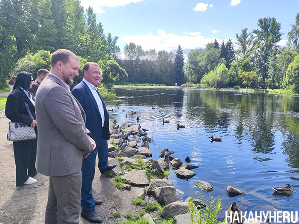 Мэр Екатеринбурга Алексей Орлов в дендропарке на улице Первомайской в Екатеринбурге(2026)|Фото: Накануне.RU Мэр Екатеринбурга Алексей Орлов в дендропарке на улице Первомайской в Екатеринбурге(2026)|Фото: Накануне.RU