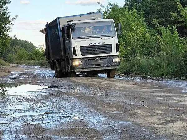 Состояние дороги на полигон в Сухой Лог из Белоярского(2026)|Фото: пресс-служба "Спецавтобазы" Состояние дороги на полигон в Сухой Лог из Белоярского(2026)|Фото: пресс-служба "Спецавтобазы"
