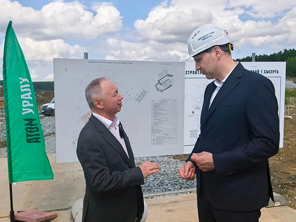 Глава "Атомстройокмплекс" Валерий Ананьев и губернатор Денис Паслер на площадке строительства новых очистных сооружений в Сысерти(2026)|Фото: пресс-служба строительного холдинга "Атом" Глава "Атомстройокмплекс" Валерий Ананьев и губернатор Денис Паслер на площадке строительства новых очистных сооружений в Сысерти(2026)|Фото: пресс-служба строительного холдинга "Атом"