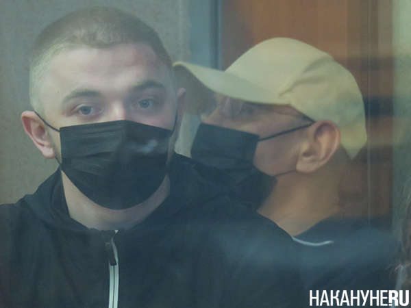 Обвиняемые по делу о пытках на автомойке в Каменске-Уральском в Свердловском областном суде(2026)|Фото: Накануне.RU