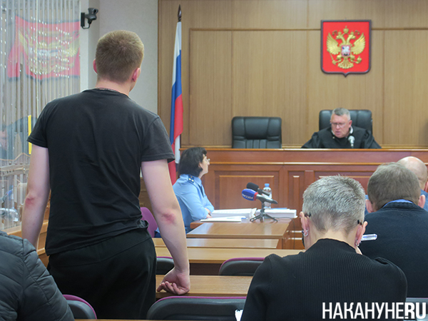 Один из обвиняемых по делу о пытках на автомойке в Каменске-Уральском в Свердловском областном суде(2026)|Фото: Накануне.RU