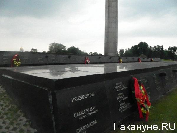 вахта памяти. Брест 22 июня 2012, братская могила | Фото: Накануне.RU