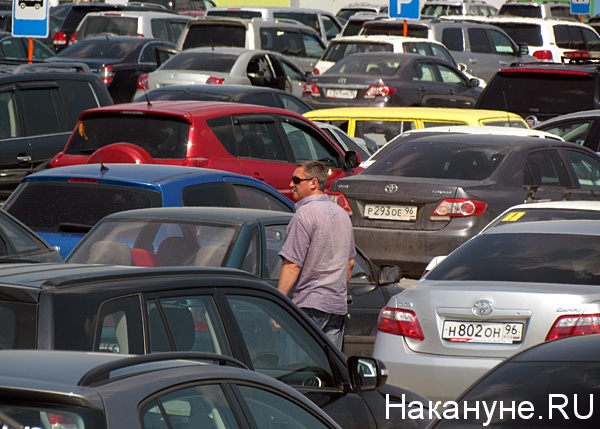 автомобиль стоянка(2012)|Фото: Накануне.ru