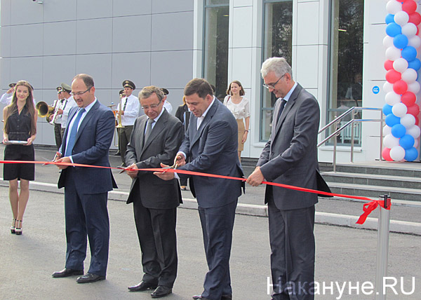 Губернатор Свердловской области Евгений Куйвашев генеральный директор ОАО Аэропорт Кольцово Евгений Чудновский открытие терминала Кольцово | Фото: Накануне.RU