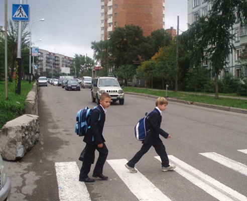 школьник пешеходный переход машины улица|Фото: ozvest.ru