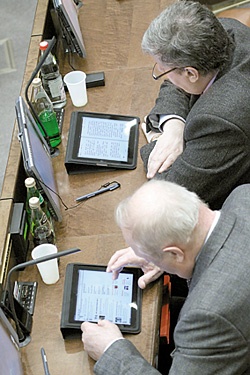 депутат, планшет, айпад|Фото:  www.cyberstyle.ru