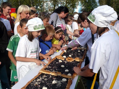 Фестиваль праздник черники и Черничного пирога