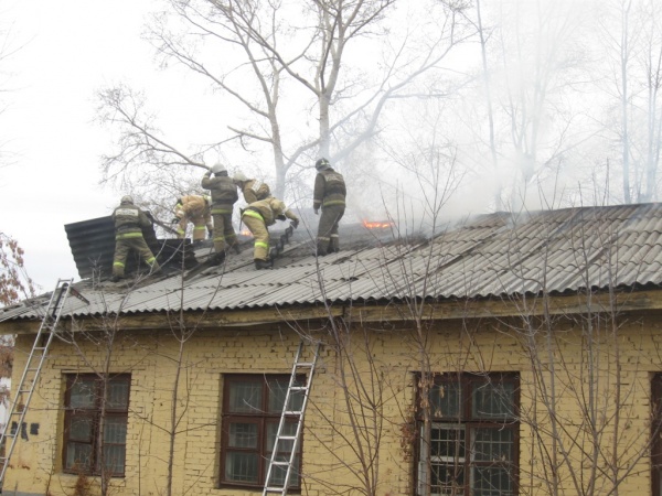 пожар в бывшем танковом училище челябинска 5.11.2012|Фото:74.mchs.gov.ru