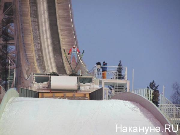 гора долгая прыжки с трамплина лыжи(2013)|Фото: Накануне.RU