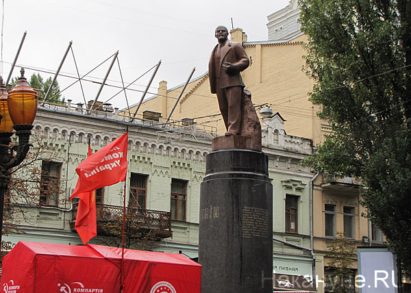 памятник Ленину, Киев | Фото: Накануне.RU