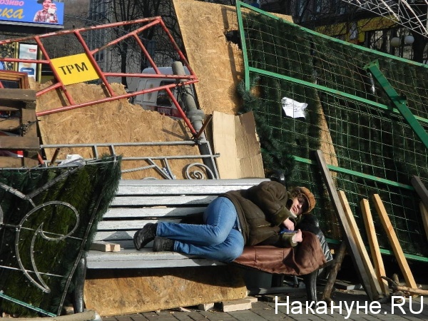 отдыхает на Майдане, Киев, декабрь, 2013 | Фото:Накануне.RU