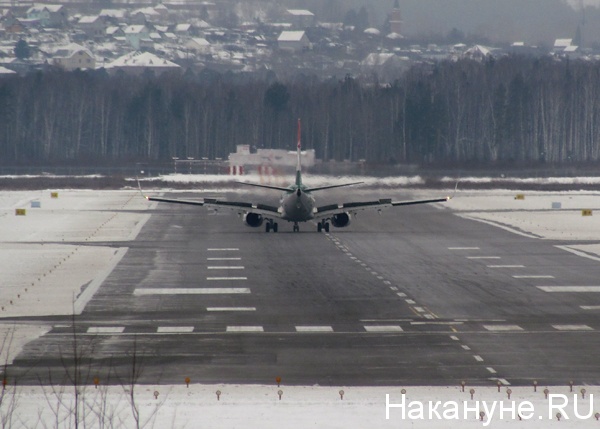 аэропорт кольцово самолет взлетно-посадочная полоса впп(2014)|Фото: Накануне.ru