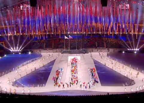 закрытие олимпиады вынос флагов | Фото: